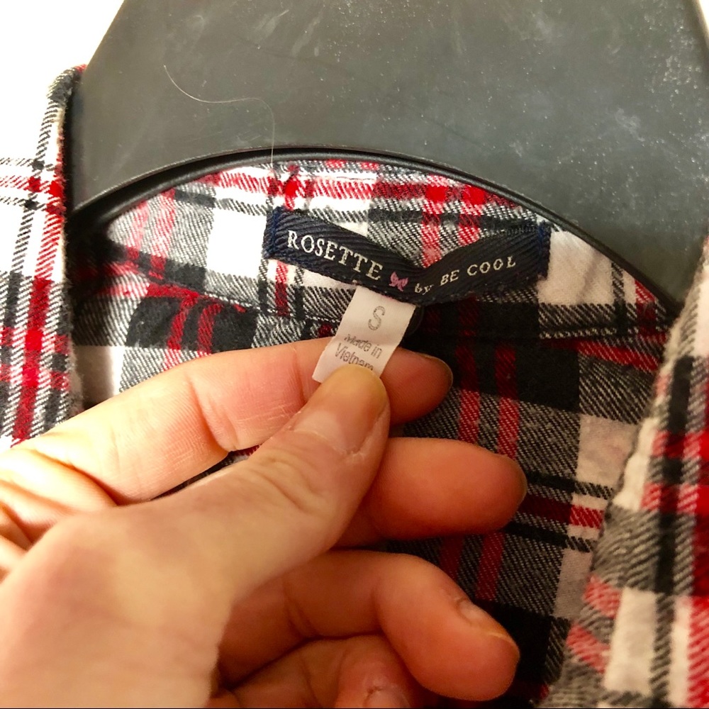 Plaid Flannel ❤️🖤 - Picture 3 of 5